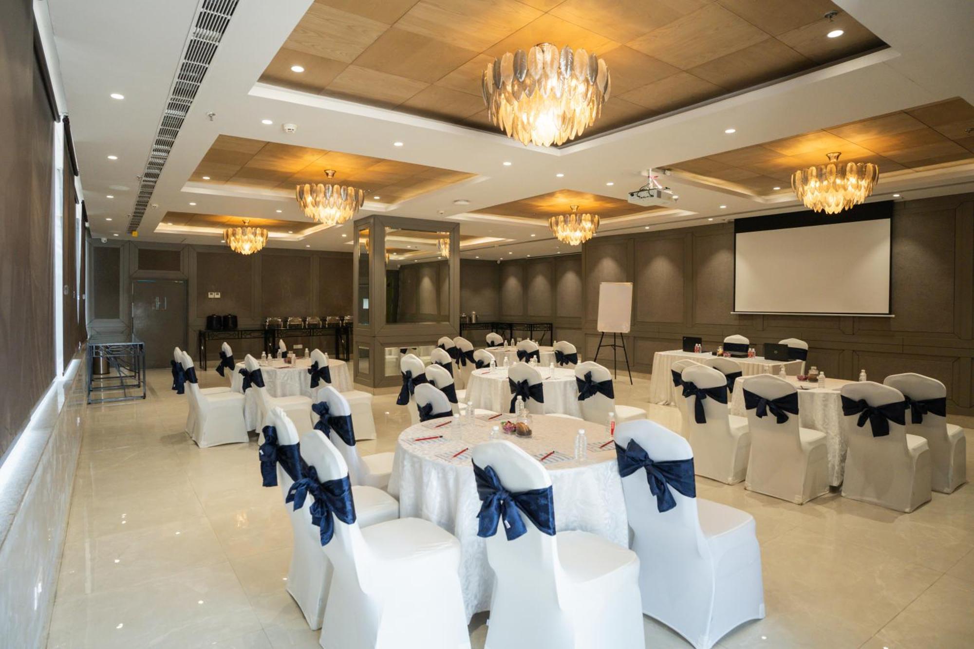 Ar Suites Klj Square Gurgaon Exterior foto